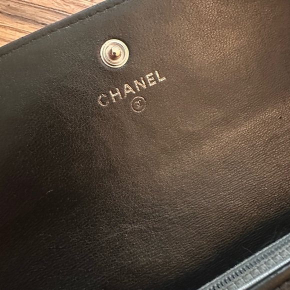CHANEL Black Camellia Quilted Leather Continental Wallet with Silver CC - Picture 6 of 10